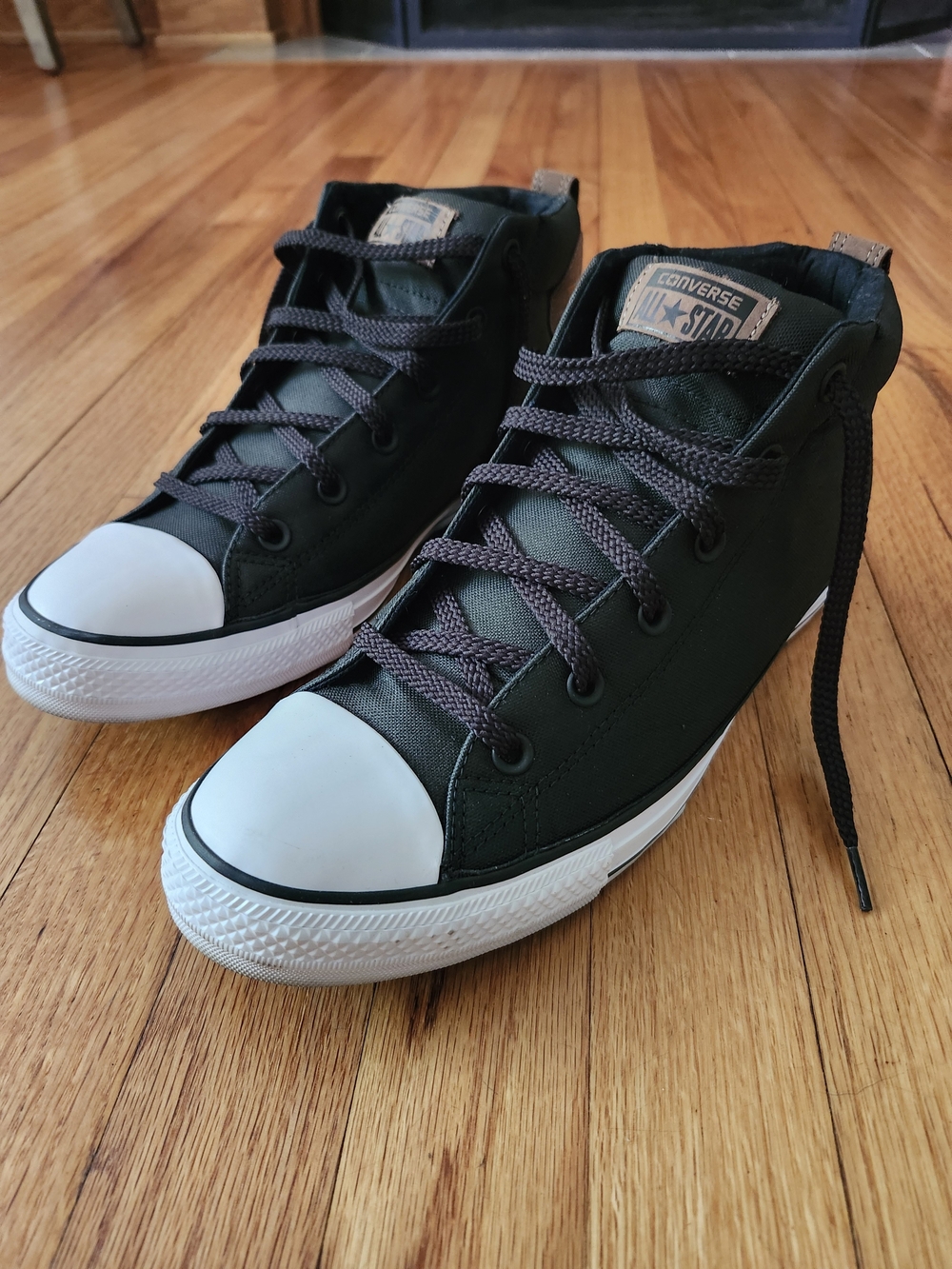Converse Chuck Taylor All Star Mid Top in Black/White